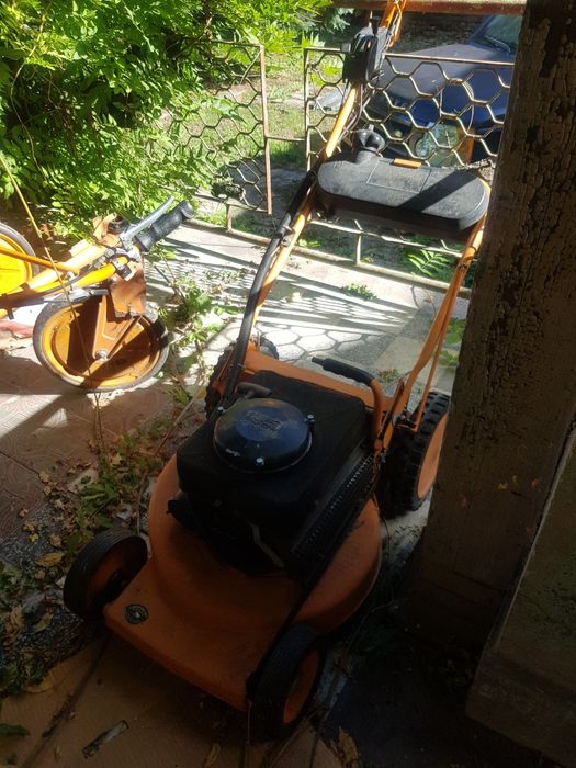 As motor tractoras  cositoare iarba