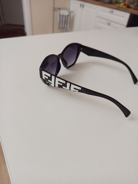 Очки солнечные FENDI