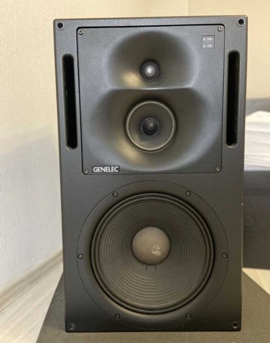 Студийные мониторы Genelec 1037B