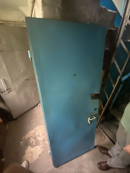 Входная железная дверь