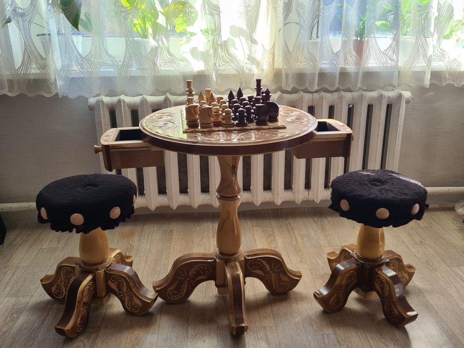 Шахматный столик