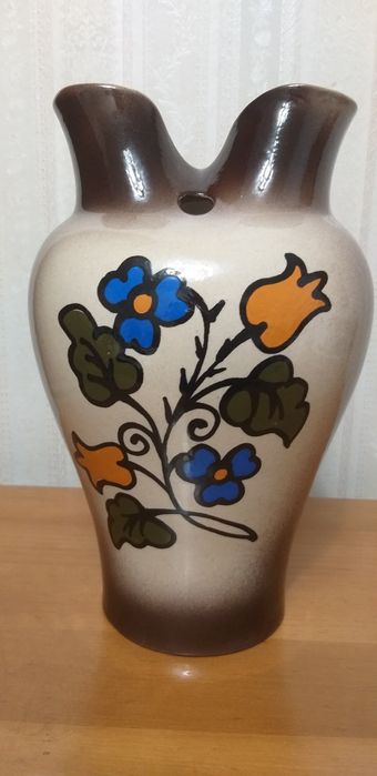 Ваза для цветов керамическая.