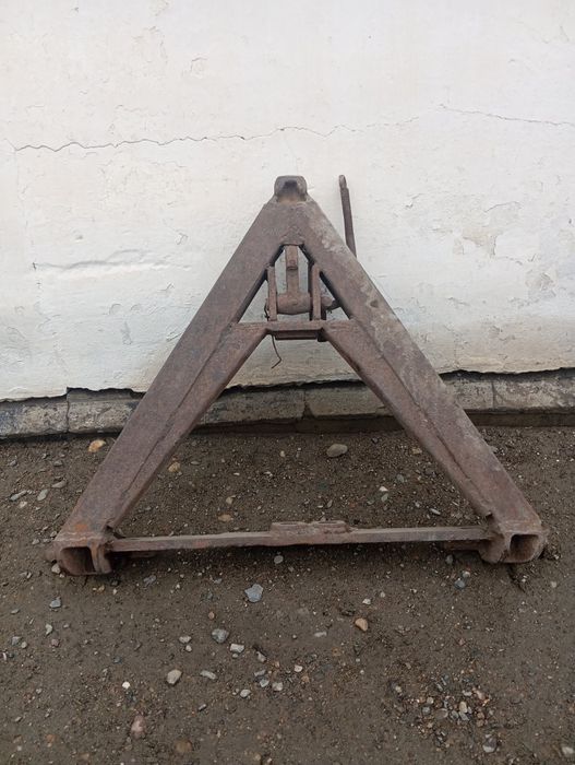 Продам угольник на трактор