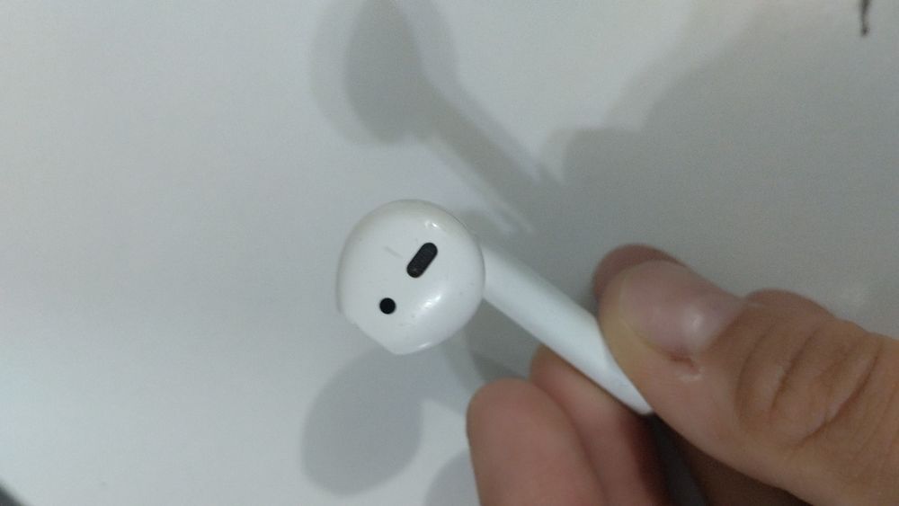 Airpods 2 поколений