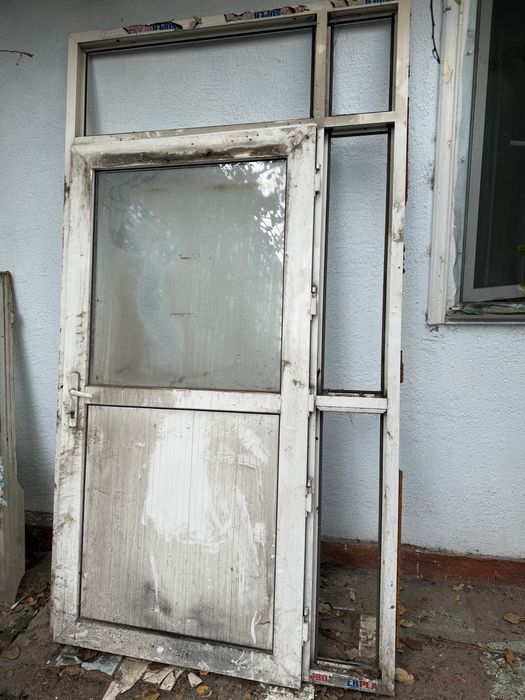 Межкомнатная дверь с дверной рамой