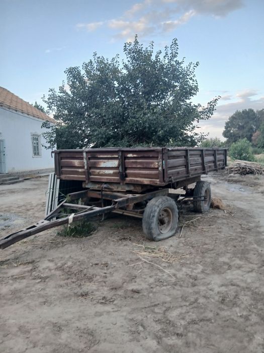 Traktor 28 pritsepi bilan