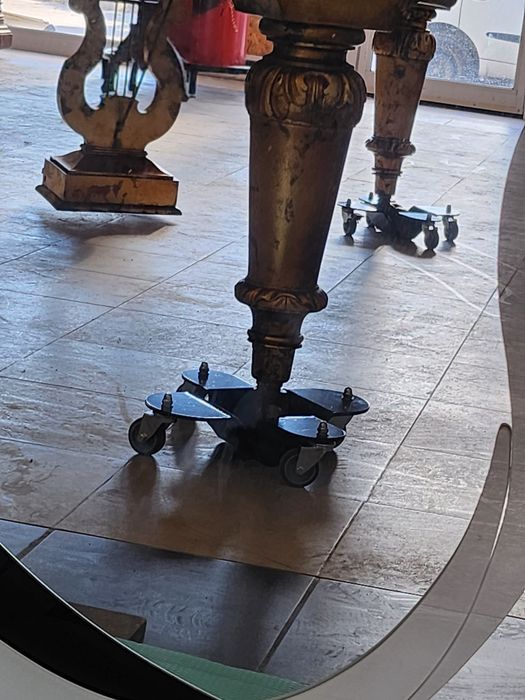 Колела за преместване рояли на сцени