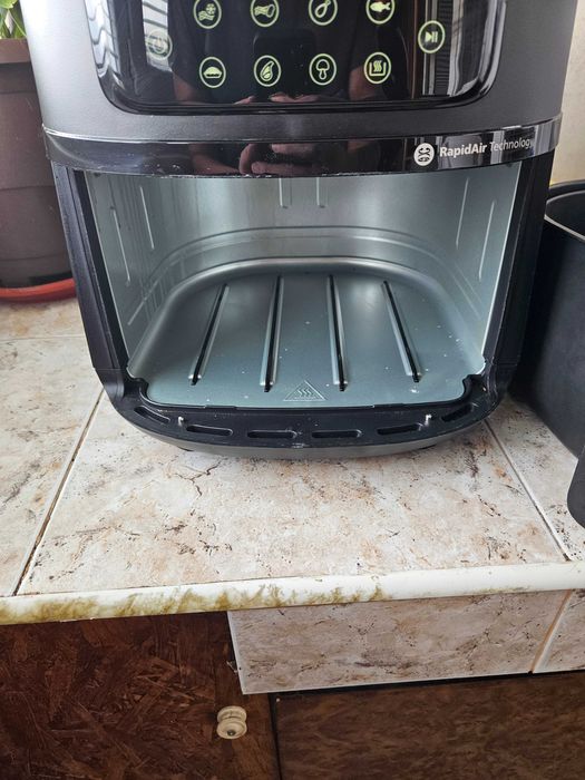 Продавам AirFryer
