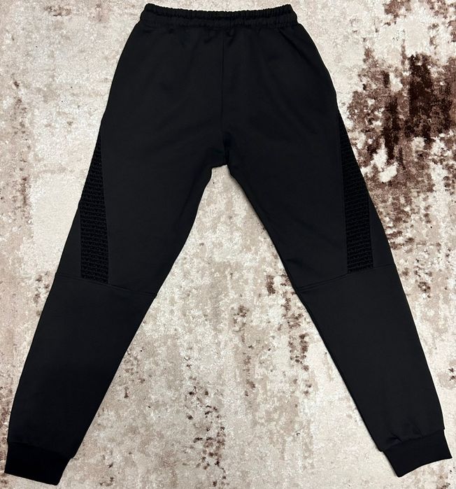 Vând compleu nou de bărbați Emporio Armani