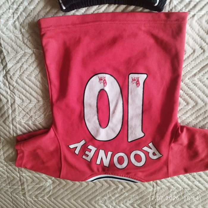 Vând compleu fotbal 2-3 ani