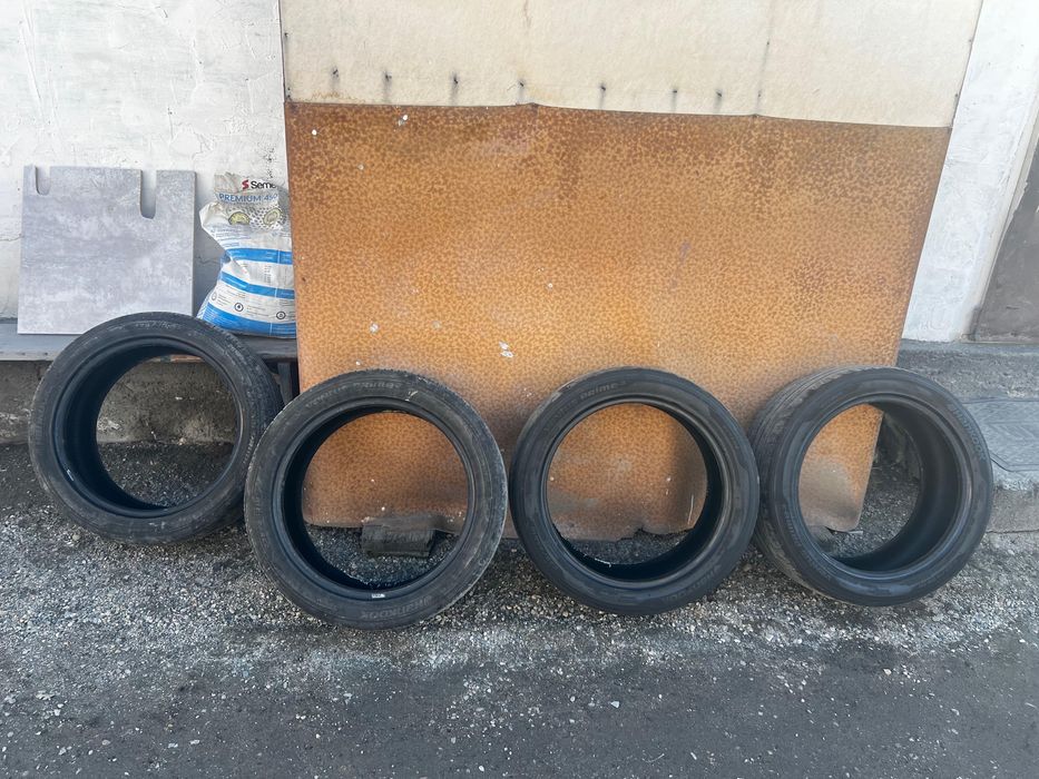 Продам шины в среднем состоянии