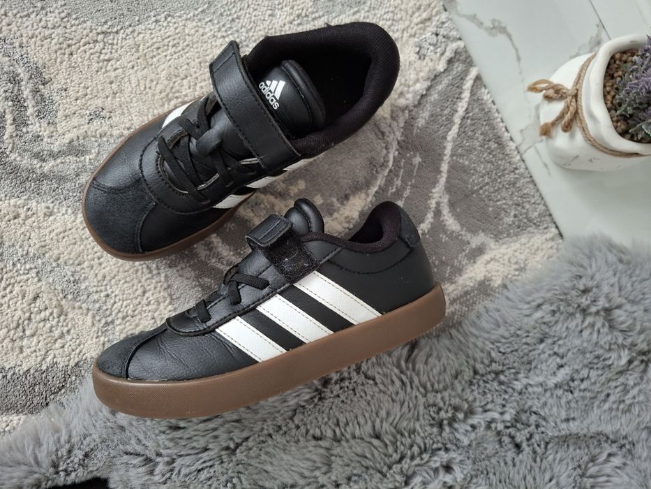 Adidasi baiat marime 33