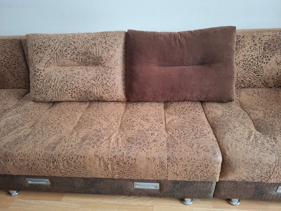 большой диван зальный