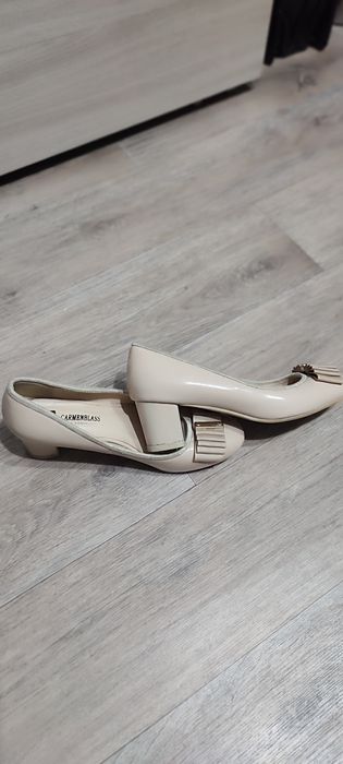 Продам женские туфли