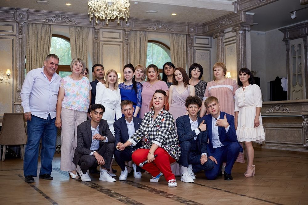 ВЕДУЩАЯ твоего праздника