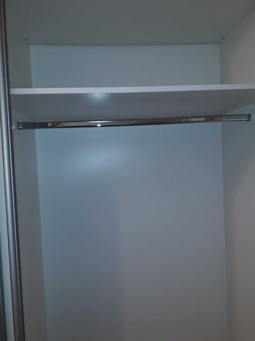 Четири крилен гардероб с плъзгащи врати