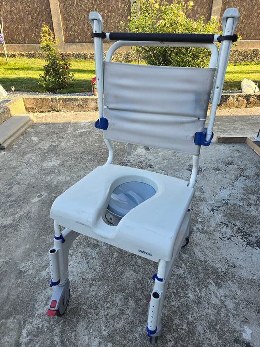 AQUATEC XL Ocean (до 180 кг) комбиниран стол за баня и тоалетна.