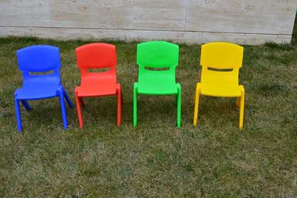 Пластмасови столчета и масички