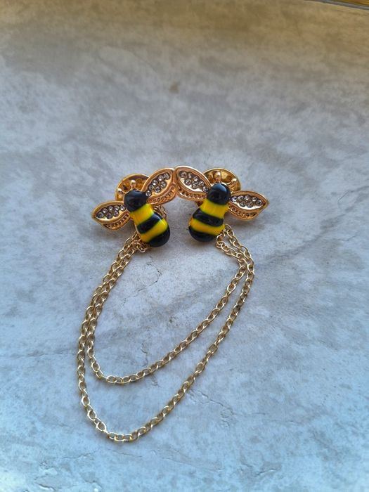 Ластици за коса, брошки, обеци