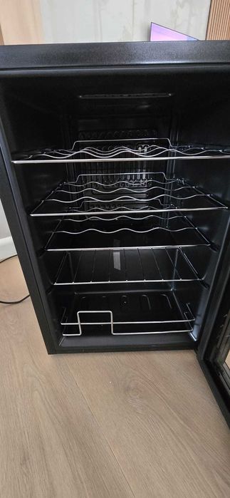 Vand frigider vinuri Klarstein Shiraz 43cm 20 de Sticle Negru