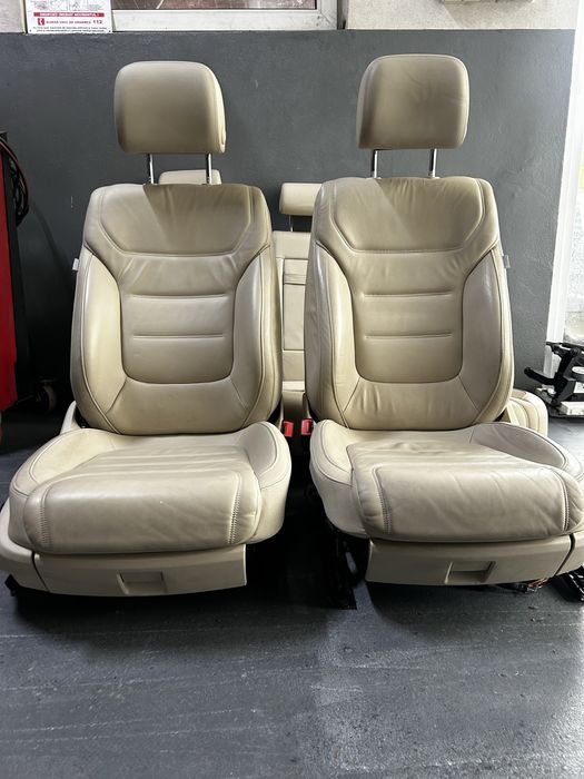 Interior piele electric , scaune față si banchete spate  Volkswagen Touareg 7P