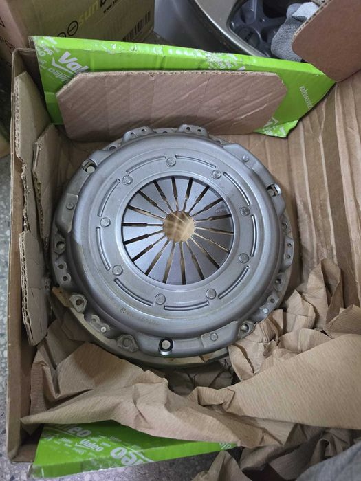 ЧИСТО НОВ Съединител Valeo 701497 за Peugeot/Citroen 1.6 HDi / 2.0 HDi