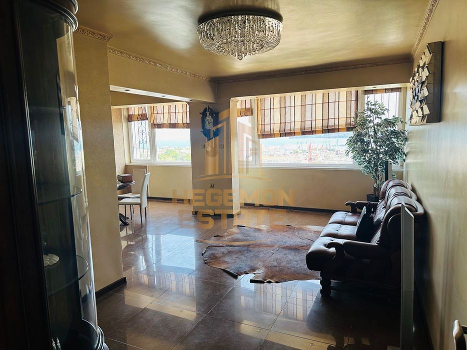 Продава се Четиристаен апартамент в Варна, Център - 100 кв.м за 2250 €/кв.м - Снимка #2