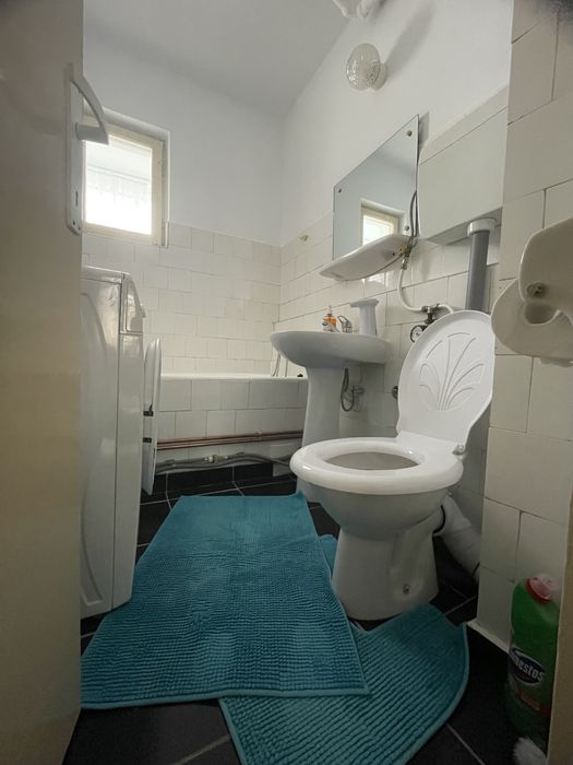 Chirie 3 cam decomandate (1 Mai)