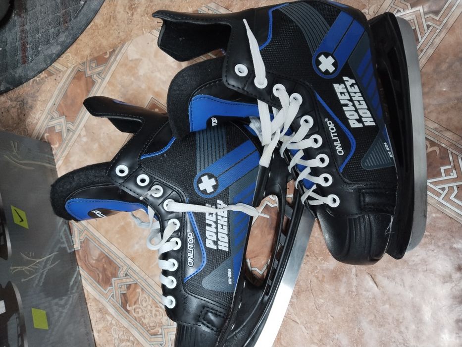 Коньки хоккейные