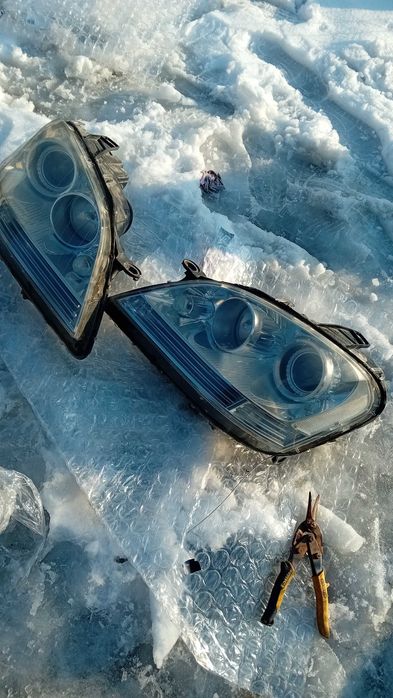 Продавам огинални фарове за мерцедес мл 164 с оргинален ксенон