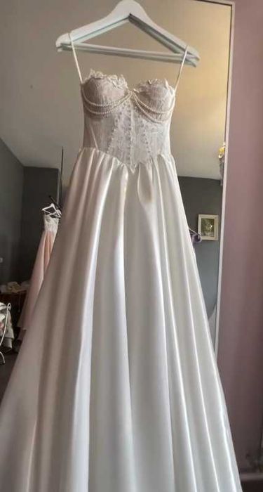 Булчински, абитуриентски и всякакви официални рокли