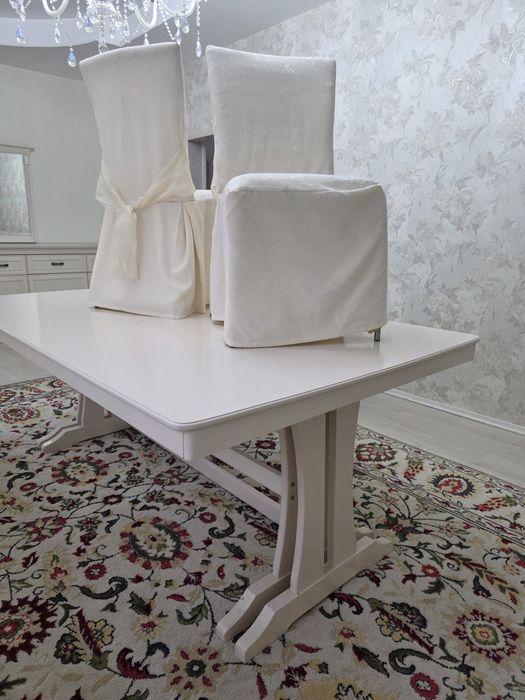 Стол раздвижной и стулья