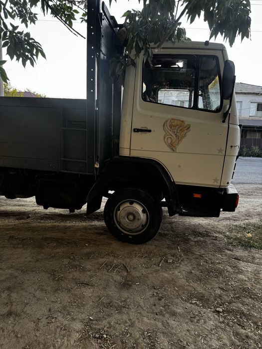 Грузовой Мерседес 709d