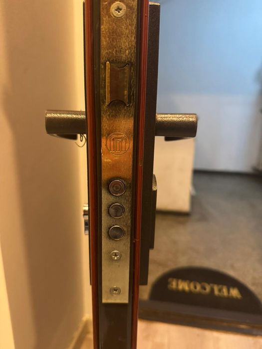 Lacatus Deblocari Usi Non Stop, Reparatii Usi Metalice, Lemn, Termopan