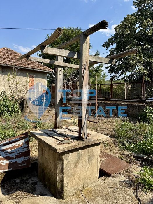 Тухлена къща с кладенец в село Добри дял, област Велико Търново