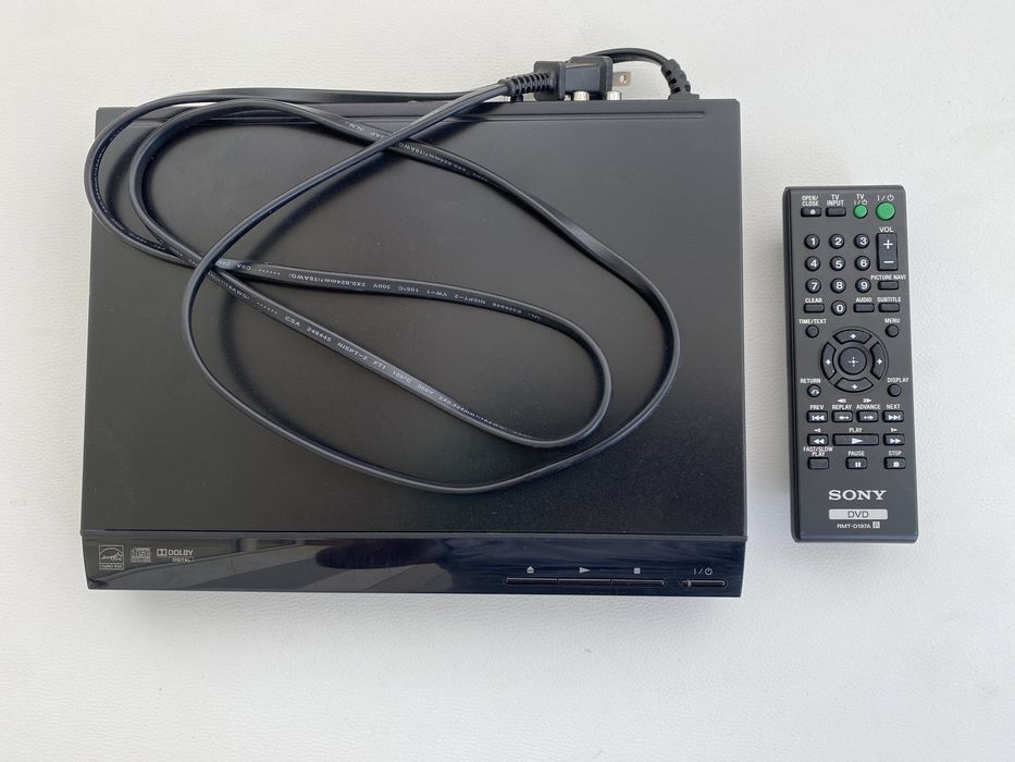 Продам DVD player Sony DVP-SR210P. Плейер в идеальном состоянии.