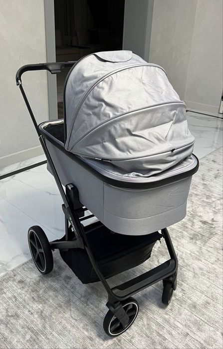 Новая коляска с прогулочным блоком и люлькой