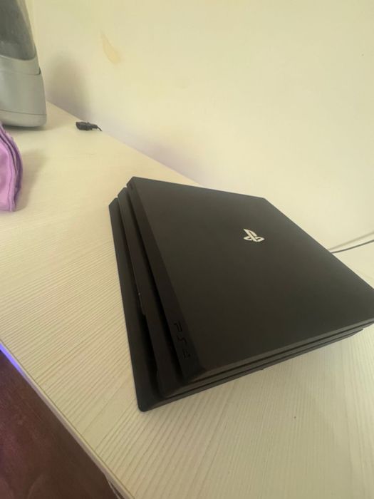 Продам PS4 pro бу