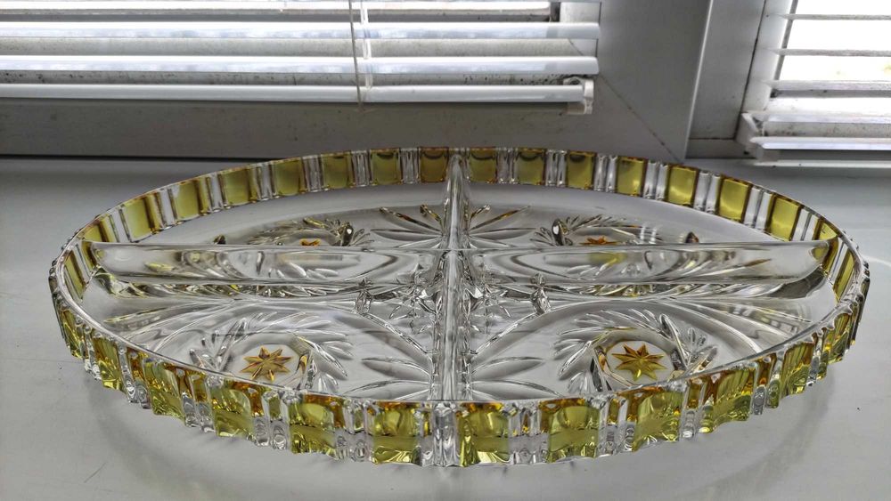 Масивно елипсовидно кристално плато за ордьоври