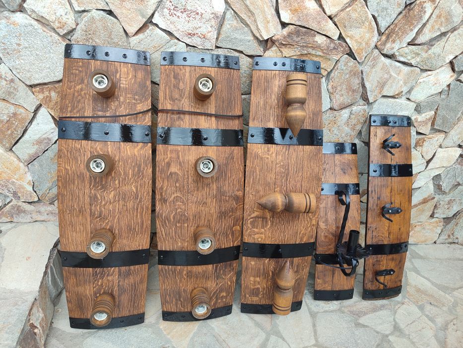 Осветление, декорация, лампи от колела от каруца и бъчви