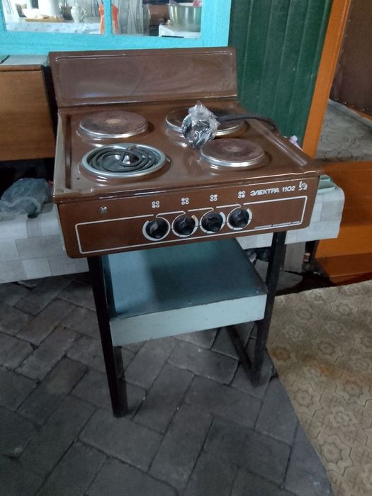 Продам советскую еще электрическую плиту, новая , просто долго стояла