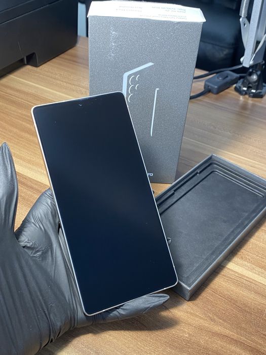 Samsung Galaxy s25 ultra • 256 GB • Titanium Black