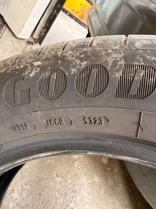 Лятна гума Goodyear EfficientGrip 215/55 R17 98V