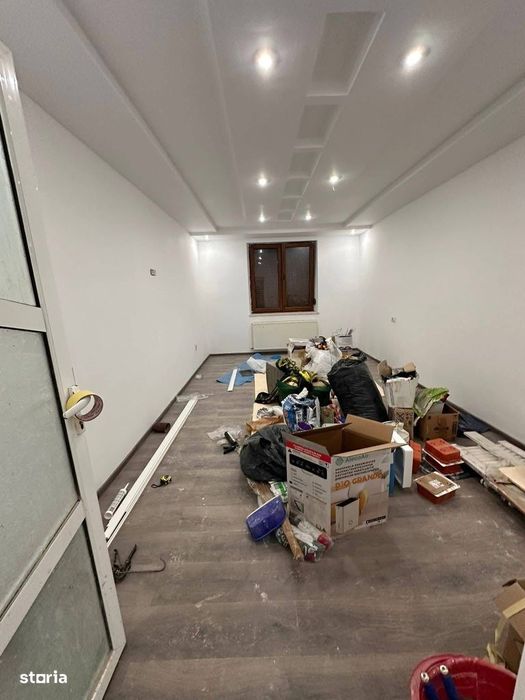 De vanzare apartament cu 3 camere, renovat, zona Restaurantului Bradu