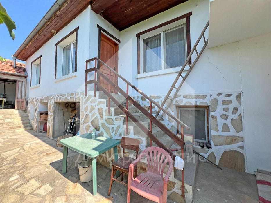 Продава се Къща в с. Войвода, Област Шумен - 105 кв.м за 534 €/кв.м - Снимка #2