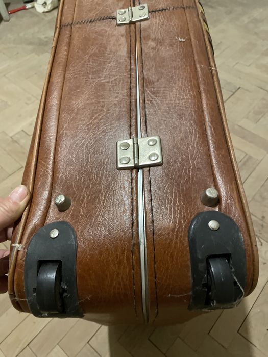 Geamantan vintage din piele