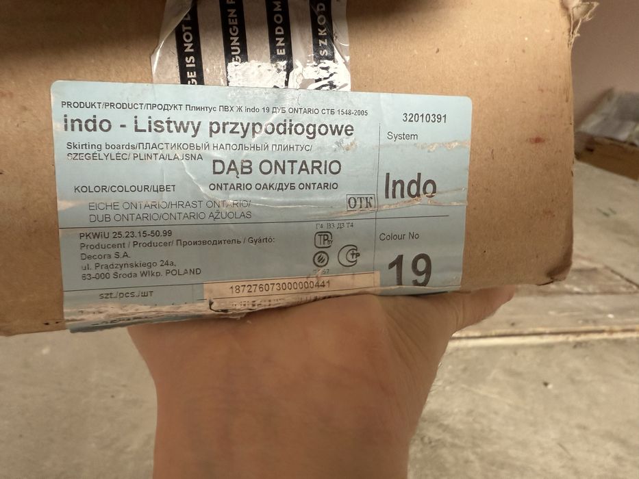 Плинтус новый 19 штук пластик