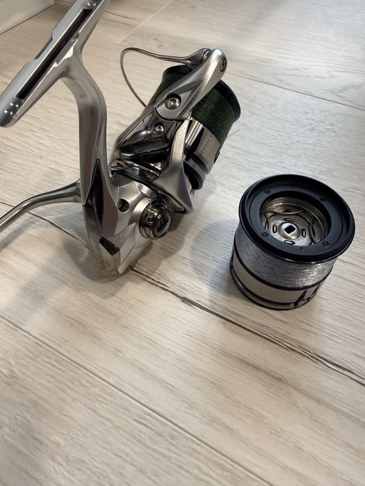 Shimano Stradic 2500FM с резервна шпула