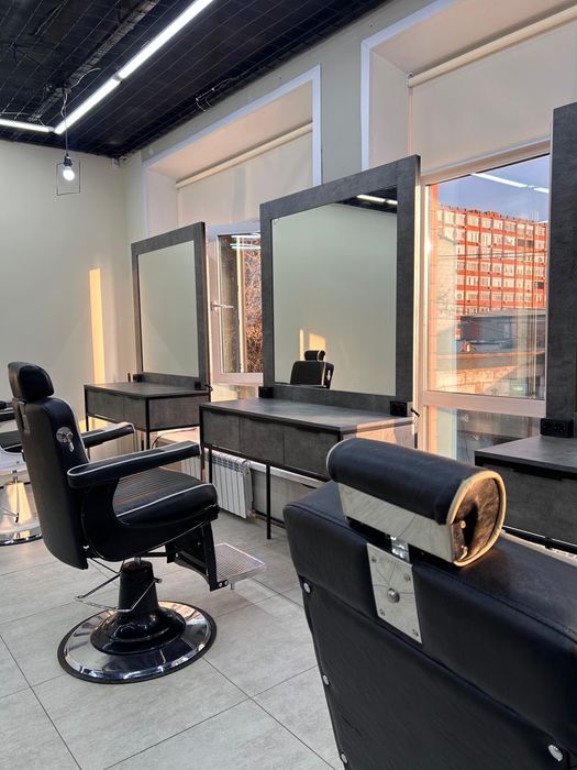 Сдам кресло и парикмахерский стол