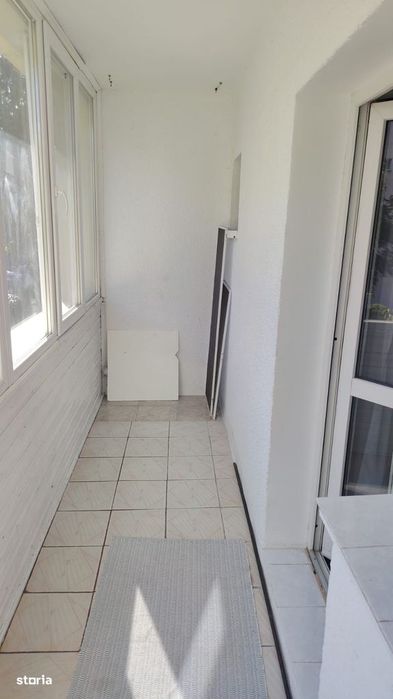 Inchiriez ap. cu 3 camere, 2 balcoane, Zona C.R.Vivo